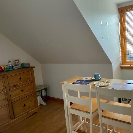 Bed and Breakfast 9 Kirk Road Cromdale Екстер'єр фото